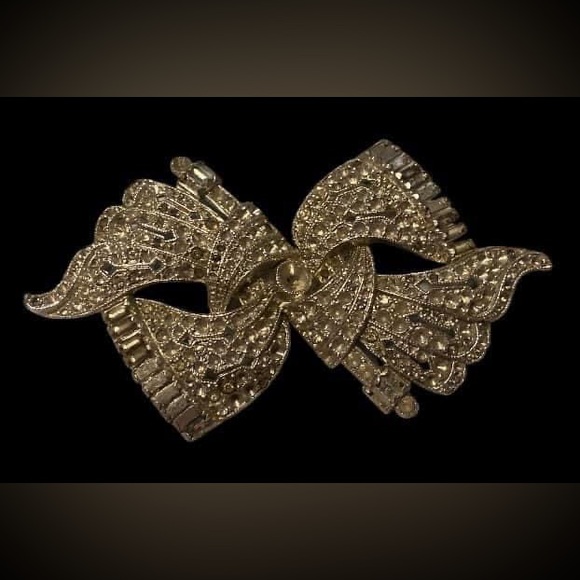 Jewelry Final Sale Damaged Costume Rhinestone Statement Brooch 633